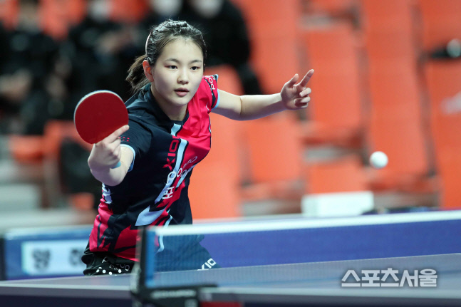 김나영 4연승 "탁구가 달라졌다"...세계 51위 중국계와 격돌 고비 [WTT 컨덴더]
