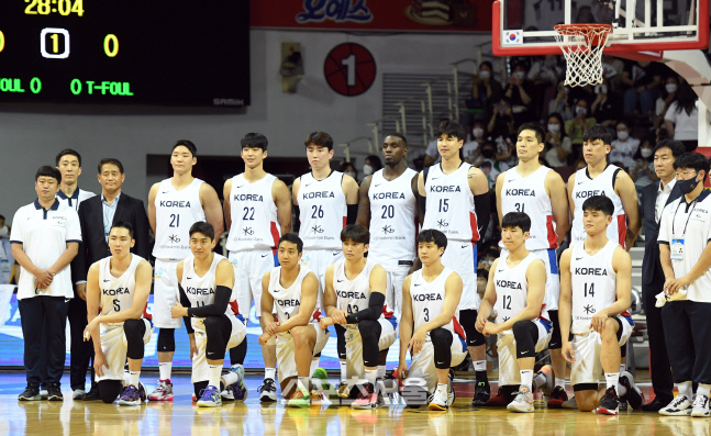 [포토]필리핀과의 평가전 나서는 한국 농구 대표팀