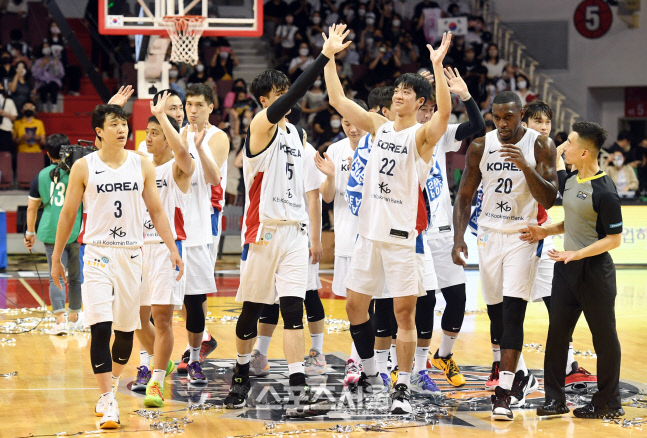 [포토]한국 농구 대표팀, 필리핀과의 평가전 1차전 승리
