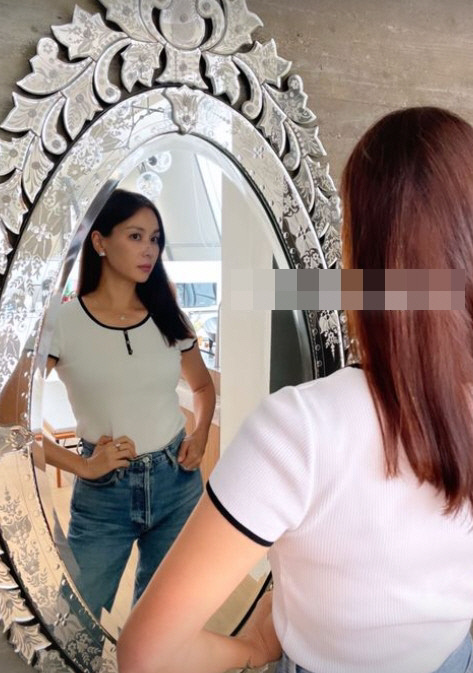 '장동건♥' 고소영, 보면 볼수록 얼굴 맘에 드나…거울을 지나치질 못하네[★SNS]