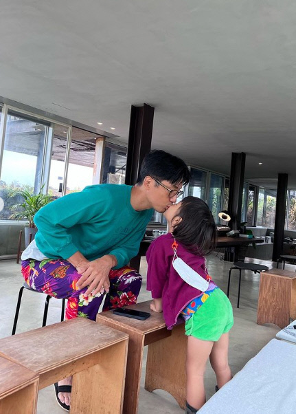 마이큐, ♥김나영 막내 아들과 뽀뽀 쪽..실제 부자지간 같은 달달함[★SNS]