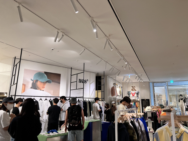 모자는 일찌감치 품절...베일 벗은 손흥민 브랜드 [SS현장]