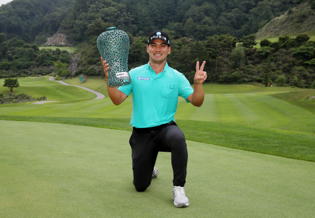 통산 2승째 이준석 "한국오픈 타이틀 방어 목표!"
