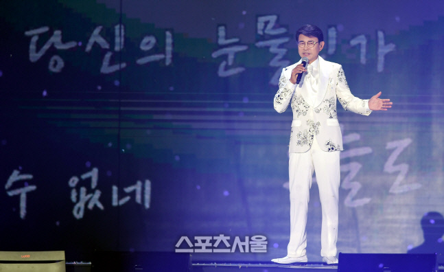 [포토] 설운도 '애절하게'