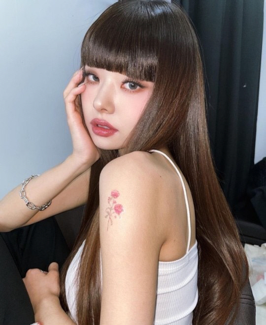 '가품 논란' 확 바뀐 프리지아, 뱅헤어+어깨 타투까지[★SNS]