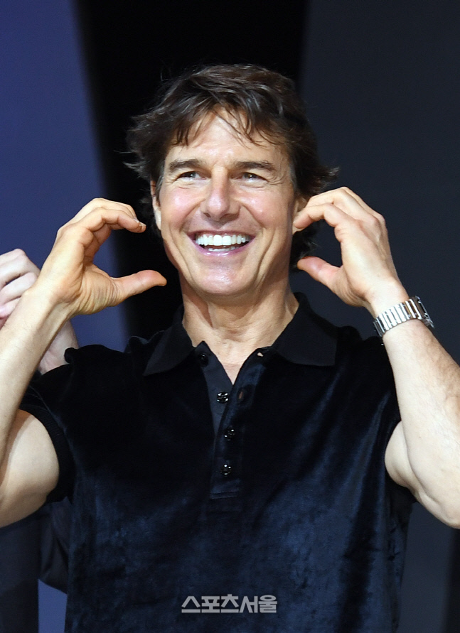 [포토]톰 크루즈, 이쯤되면 \'하트 마스터\'