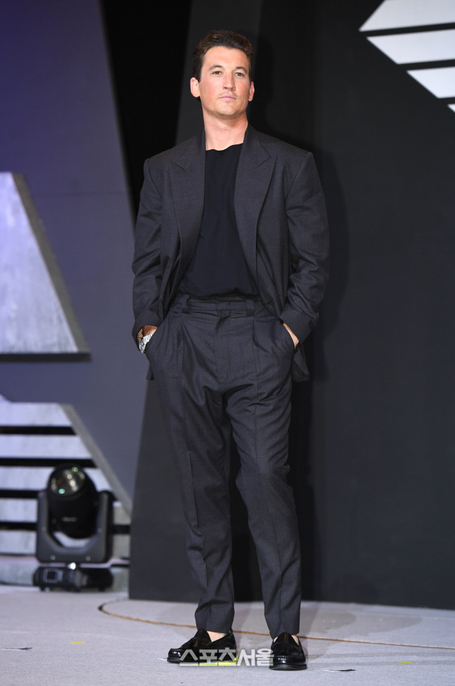 [포토]'탑건:매버릭' 기자회견, 포즈 취하는 마일즈 텔러