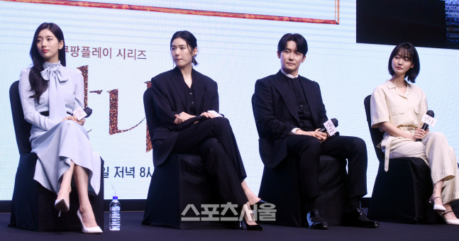 [포토] 수지-정은채-김준한-박예영 '기대되는 조합'