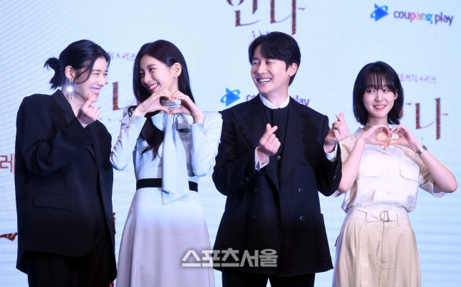 [포토] 수지-정은채 '부끄부끄'