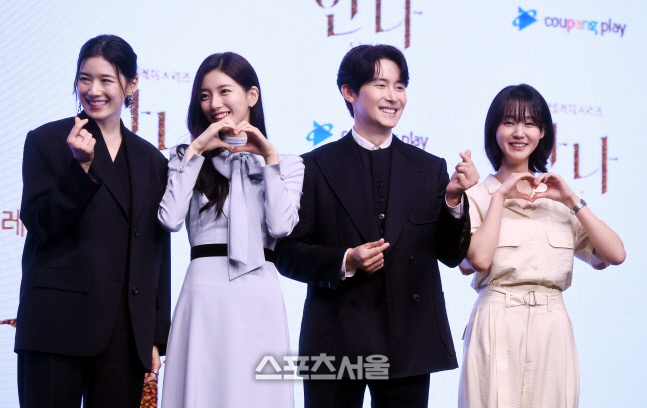 [포토] 정은채-수지-김준한-박예영, '안나' 사랑해 주세요