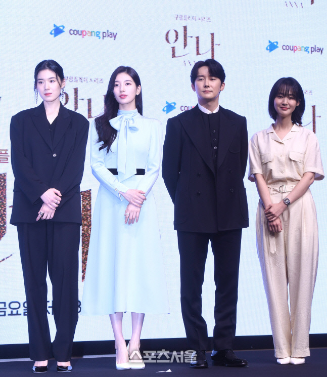 [포토] 정은채-수지-김준한-박예영, \'안나\' 기대해 주세요