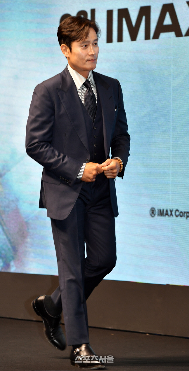 '비상선언' 무대오른 이병헌[포토]