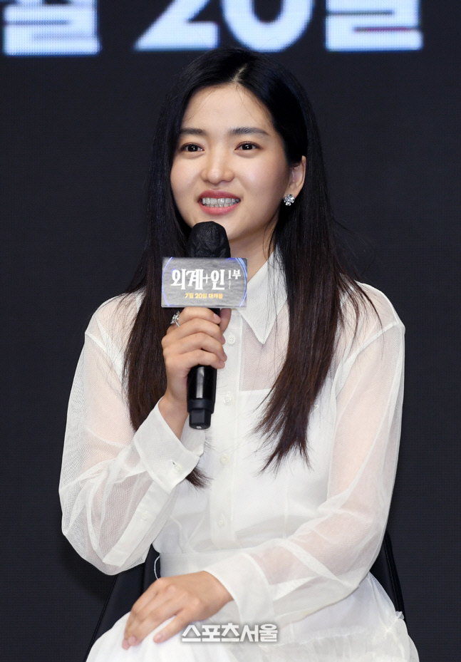 [포토]\'외계+인\' 김태리, 밝은 미소로...