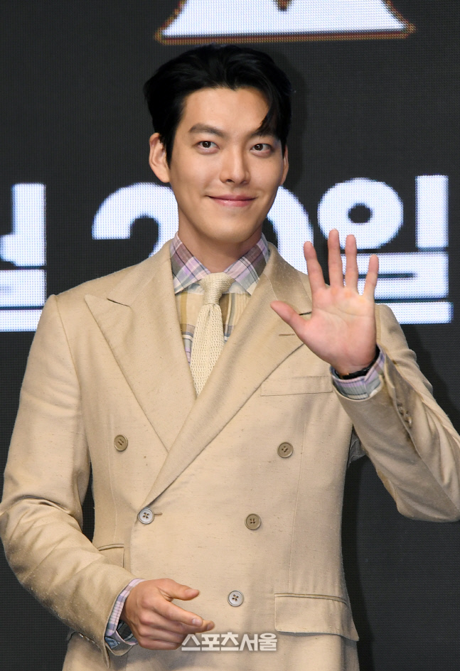 [포토]김우빈, 영화 '외계+인'으로 반가운 인사