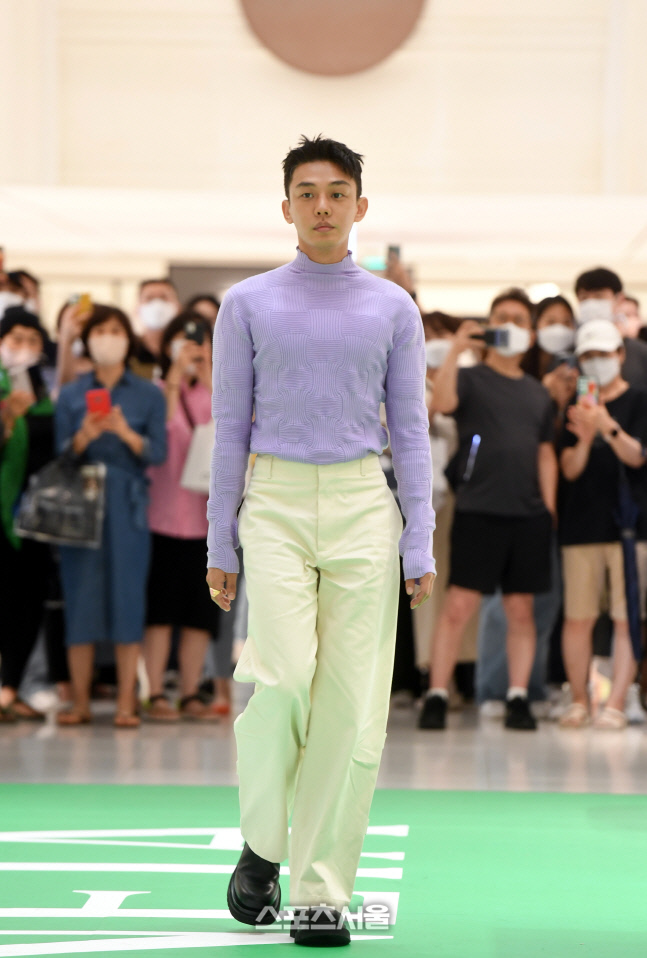 [포토] 유아인 '사뿐사뿐'