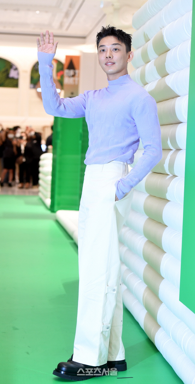 [포토] 유아인 '해피 손인사'