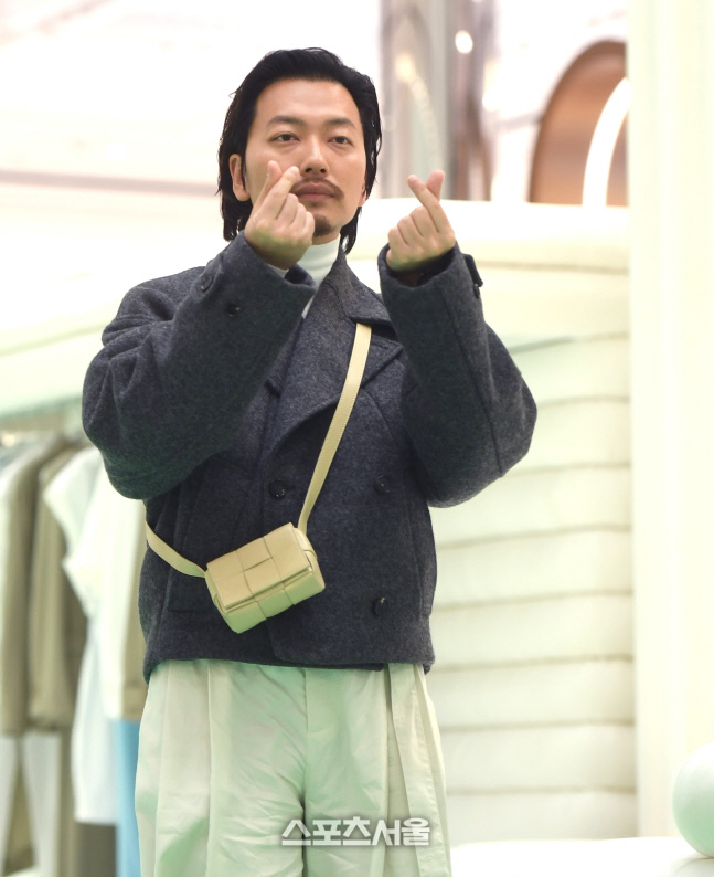 [포토] 이동휘 '하트 날리며 입장'