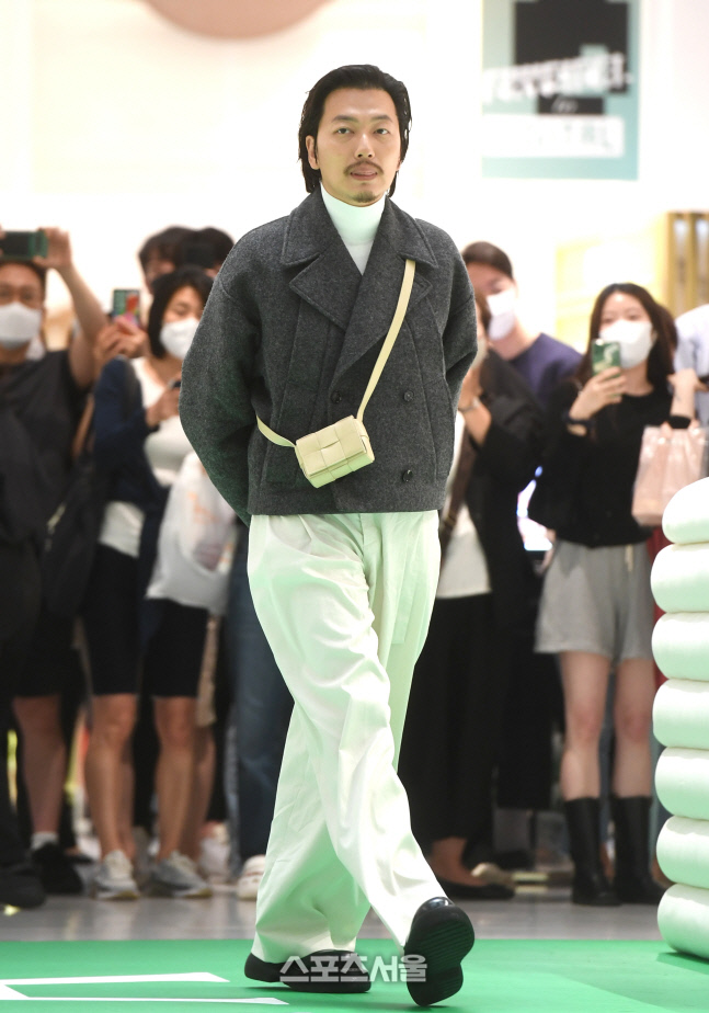 [포토] 이동휘 '뒷짐지고 입장'