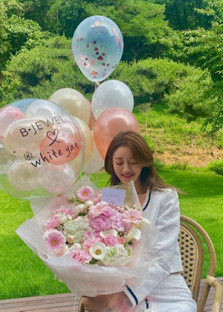 '임창정♥' 서하얀, 연예인 다 됐네 "화장품 앰버서더 됐다"[★SNS]