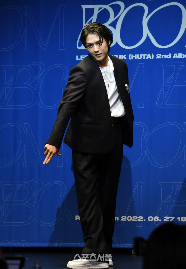 [포토]포인트 안무 소개하는 비투비 이민혁(HUTA)