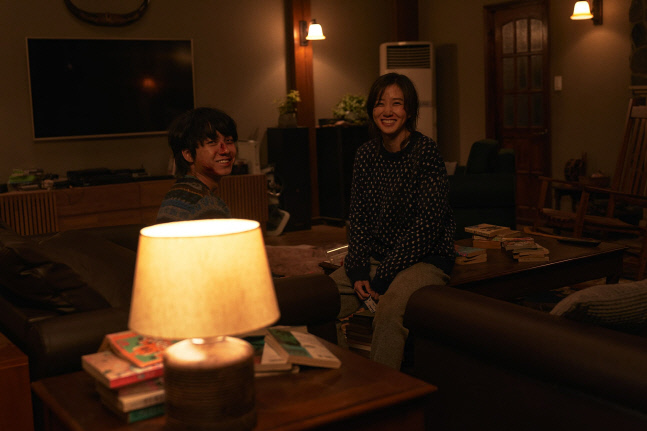 '마녀2' 신시아→박은빈·서은수 환한 미소 공개(비하인드 스틸컷 10종)