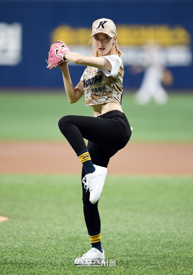 [포토]하이키 리이나, 각선미 뽐내며!