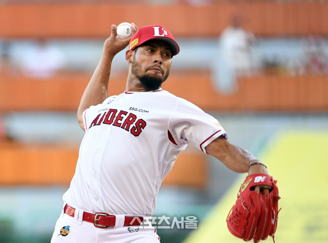 [포토]SSG 폰트, 시즌 10승 도전!