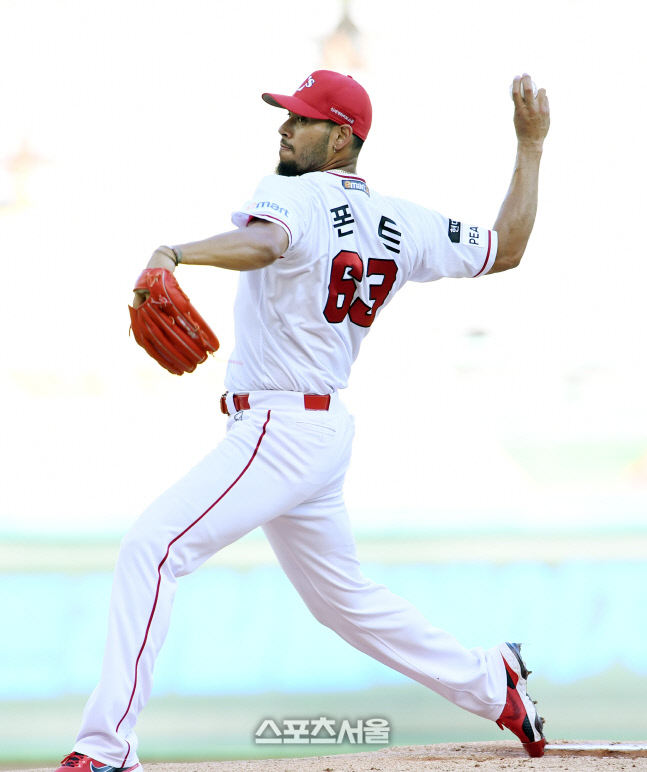 [포토]SSG 폰트, 시즌 10승을 향해!