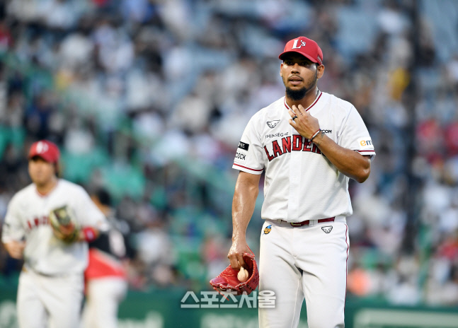 [포토]KIA전 4회초 대량 실점한 SSG 폰트