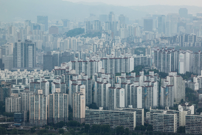 보유세 부담 2020년 수준으로 인하<YONHAP NO-3095>