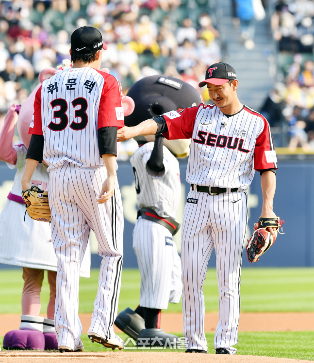 2년만에 열린 박용택 은퇴식, 찬규야 좀 비켜줄래![포토]