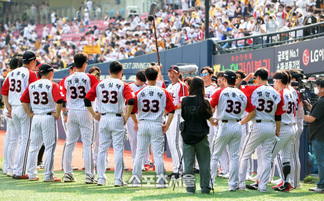 '선수들에 마지막 인사' 2년만에 열린 박용택 은퇴식[포토]