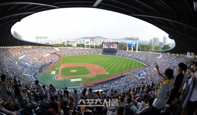 올시즌 LG첫 만원관중, 박용택 은퇴식.....[포토]