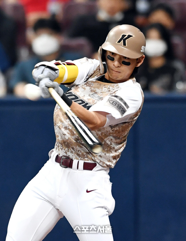 [포토]키움 이정후, 밀어쳐서 정확하게!