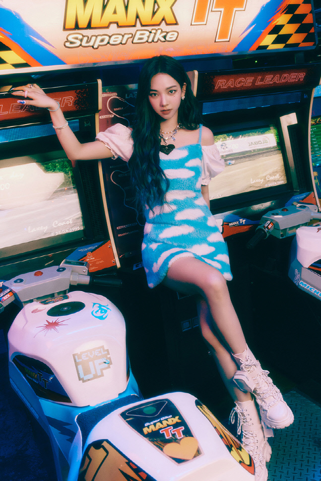 에스파 두 번째 미니앨범 \'Girls\' 카리나 이미지