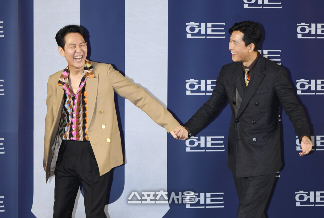 [포토]'헌트'의 이정재, 정우성 끌고...