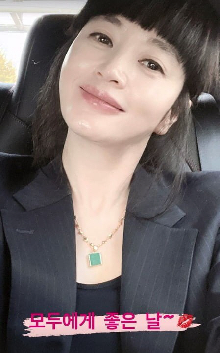 "모두에게 좋은 날" 김혜수, 50대의 청순한 세련美 '사랑스러워'[★SNS]