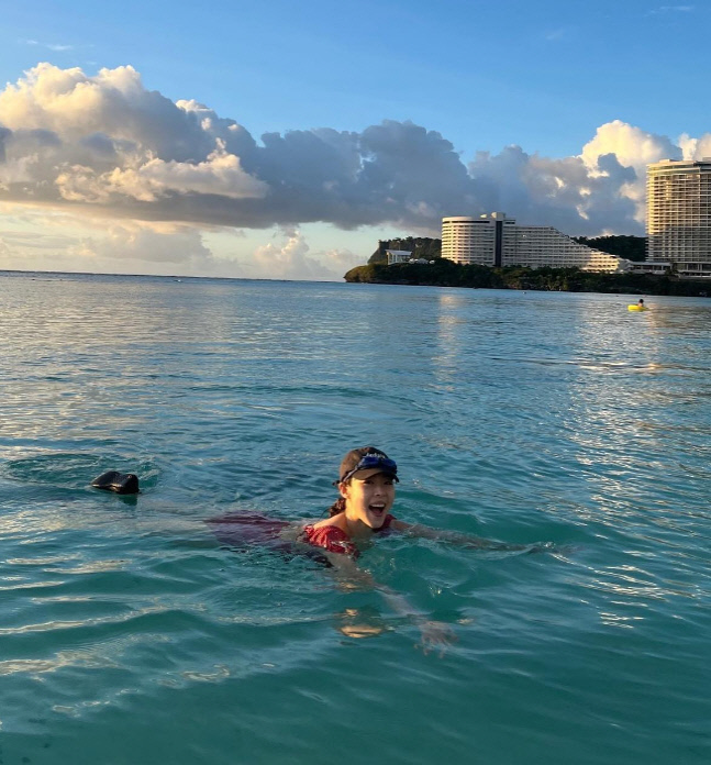 이연희, 수영복 입고 바다 풍덩..♥남편 보며 찐 행복 미소