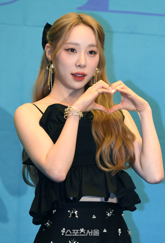 [포토]우주소녀 연정, 하트 받아주세요!