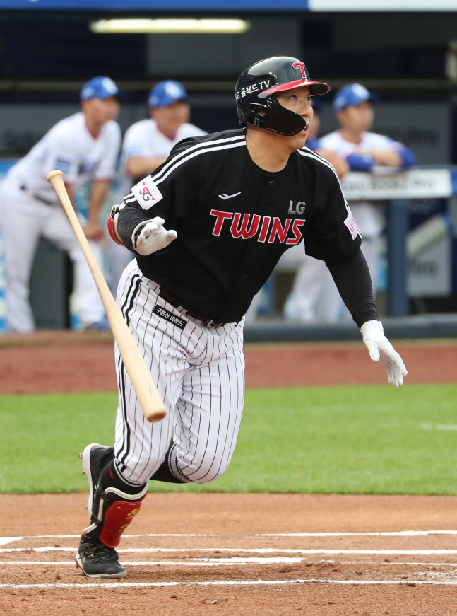 김현수 \'넘어갔다\'