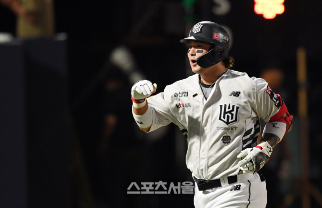 [포토]KT 박병호, 드디어 9시즌 연속 20홈런!