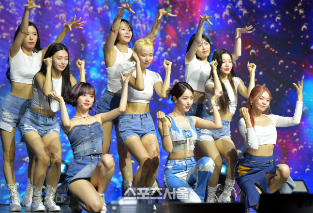 'LOVEADE" 비비즈(VIVIZ)  [포토]