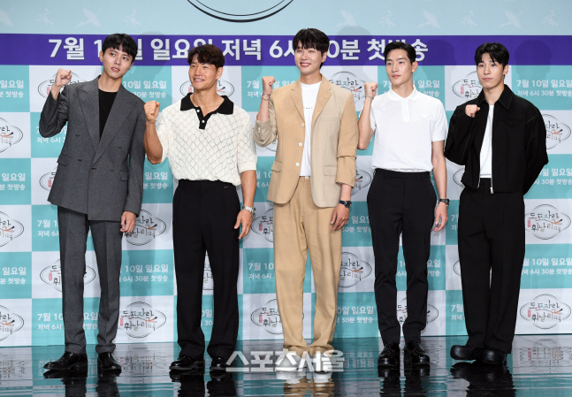 [포토]주우재-김종국-지현우-노상현-황대현, '도포자락 휘날리며'로 함께!