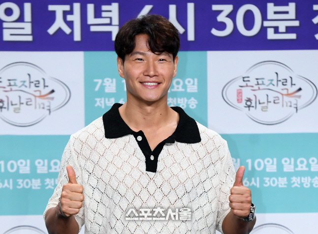 [포토]'도포자락 휘날리며' 김종국, 엄지 척!