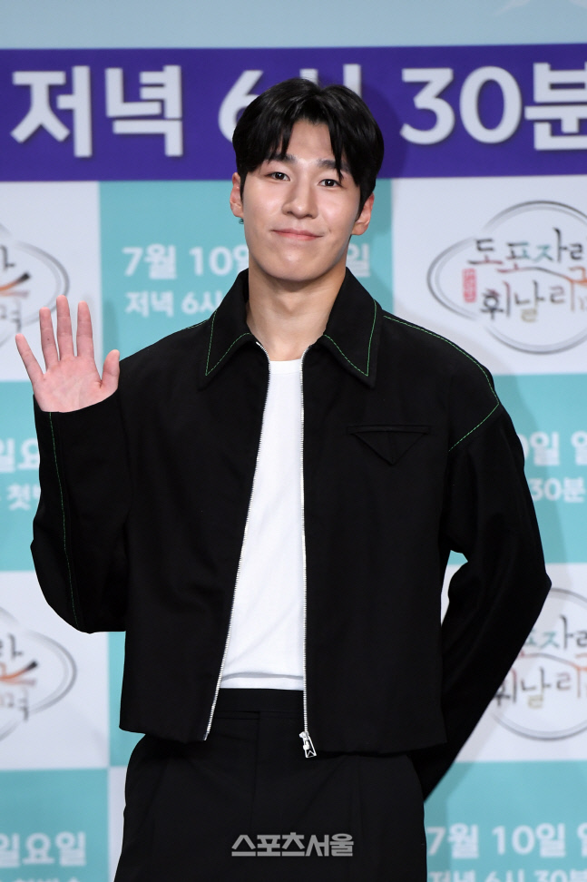 [포토]'도포자락 휘날리며' 출연하는 황대헌