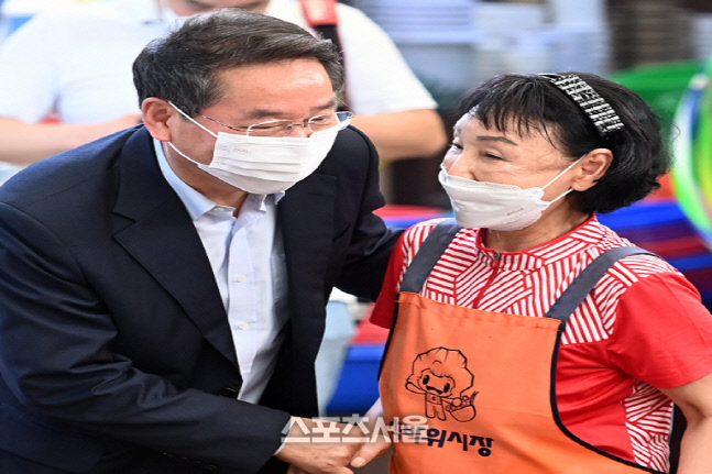 유정복 인천시장, "석바위시장 찾아 상인들과 소통"