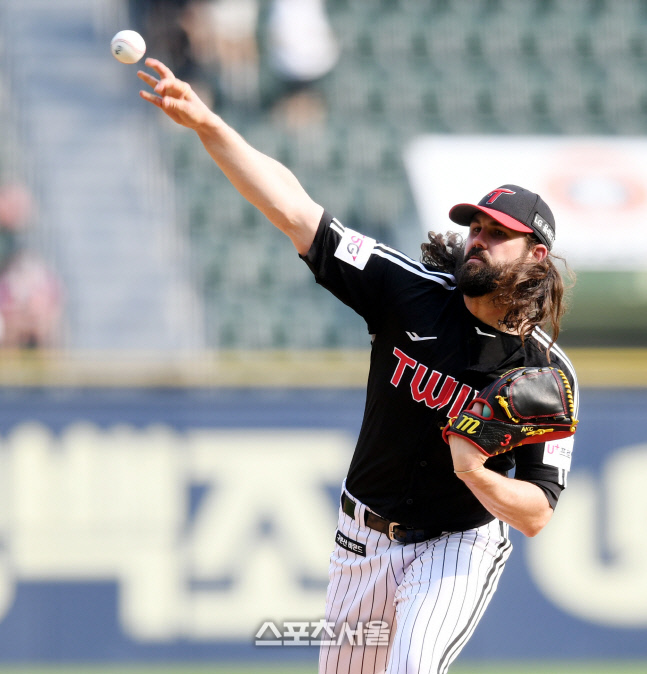 [포토] LG 켈리 앞세워 5년 만의 두산전 스윕 도전