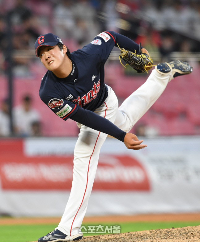 [포토]역투하는 롯데 이민석