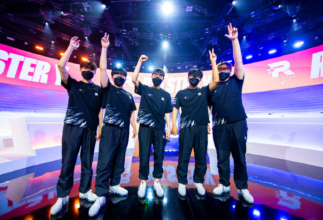 롤스터Y, 아이콘스 8강서 석패…우승은 中노바 e스포츠