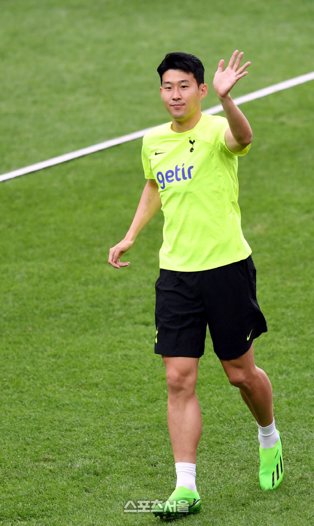 [포토] 손흥민 \'확실한 팬서비스\'